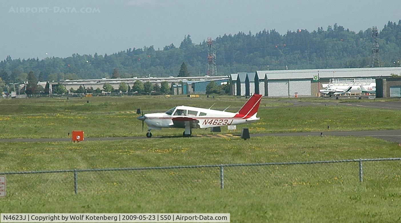 N4623J, 1968 Piper PA-28R-180 Cherokee Arrow C/N 28R-30509, ready for take-off, no aircraft on short final