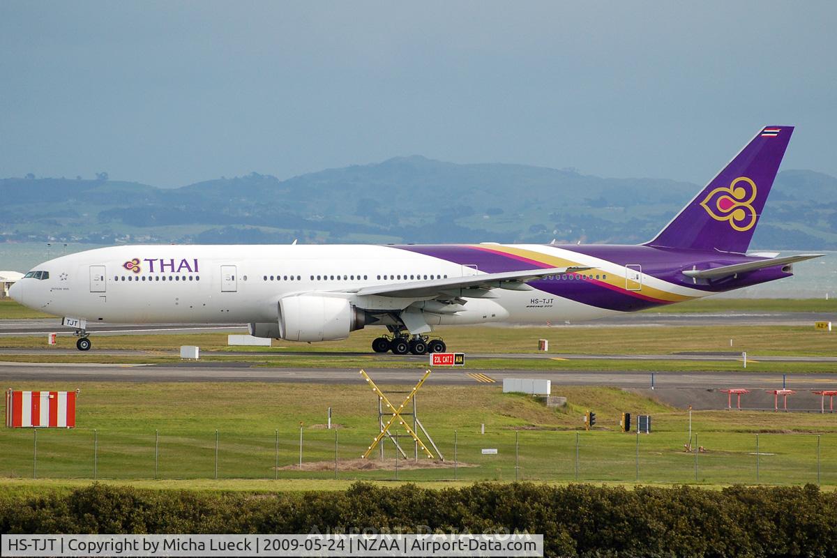 HS-TJT, 2006 Boeing 777-2D7/ER C/N 34588, Turning onto the runway
