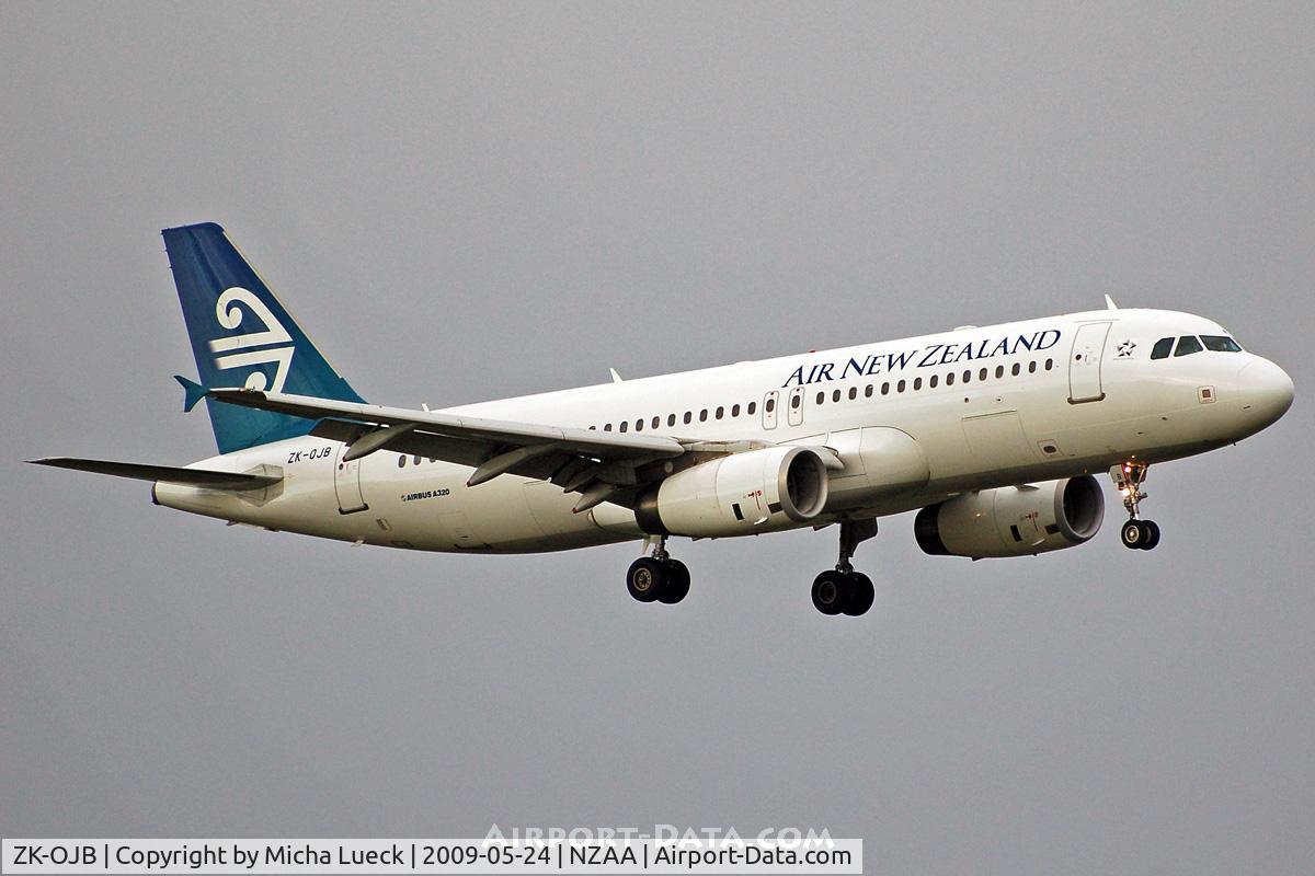 ZK-OJB, 2003 Airbus A320-232 C/N 2090, On finals in the rain