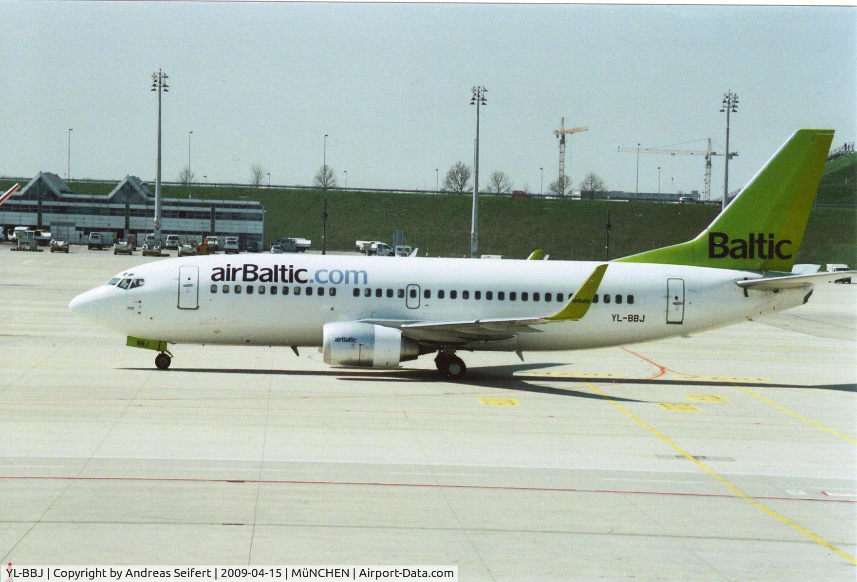 YL-BBJ, 1999 Boeing 737-33Q C/N 30333, München Flughafen 15.4.2009