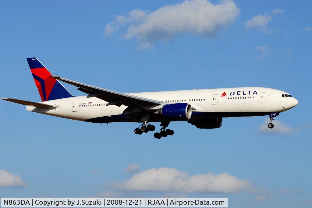N863DA, 1999 Boeing 777-232 C/N 29735, New C/S