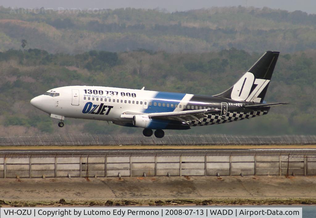 VH-OZU, 1975 Boeing 737-229 C/N 21176, OzJet
