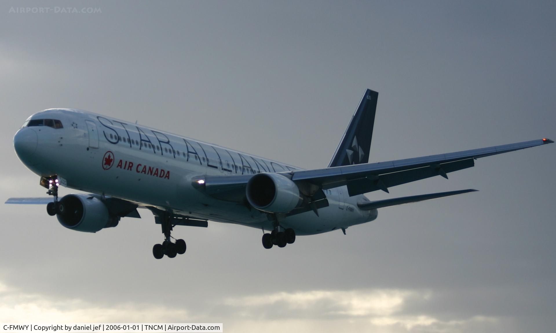 C-FMWY, 1996 Boeing 767-333 C/N 25587, Landing 10