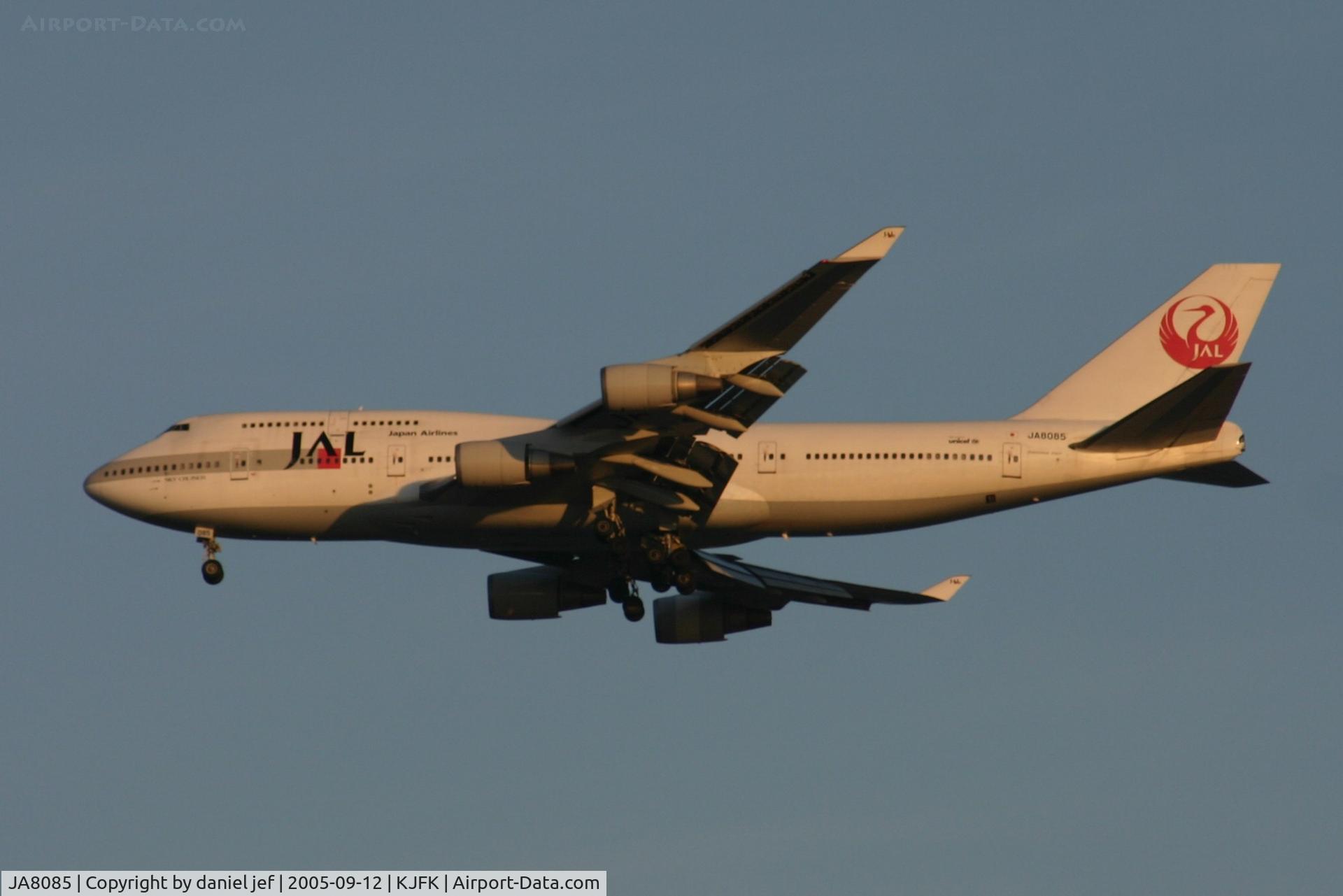 JA8085, 1991 Boeing 747-446 C/N 25260, Landing