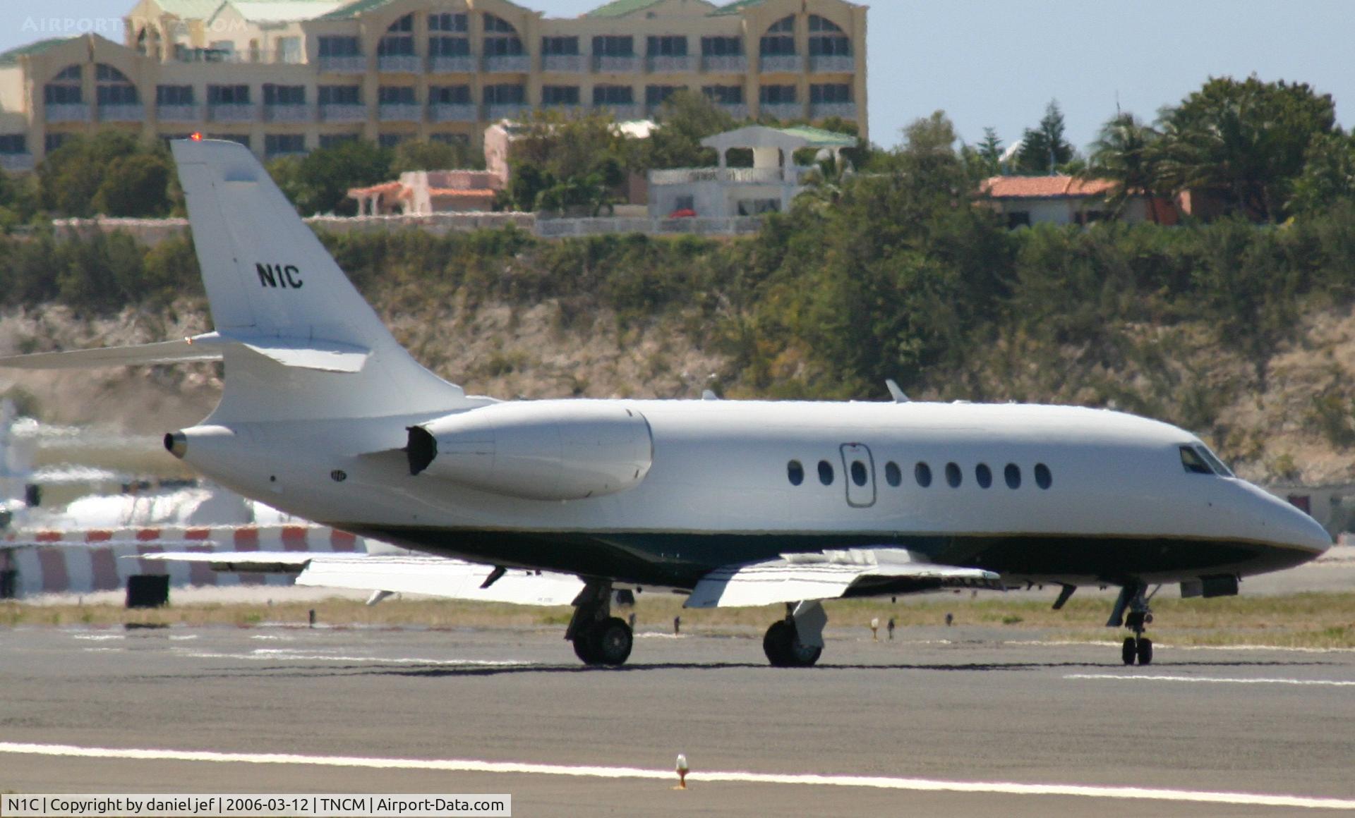 N1C, 1996 Dassault Falcon 2000 C/N 40, Taxing to parking
