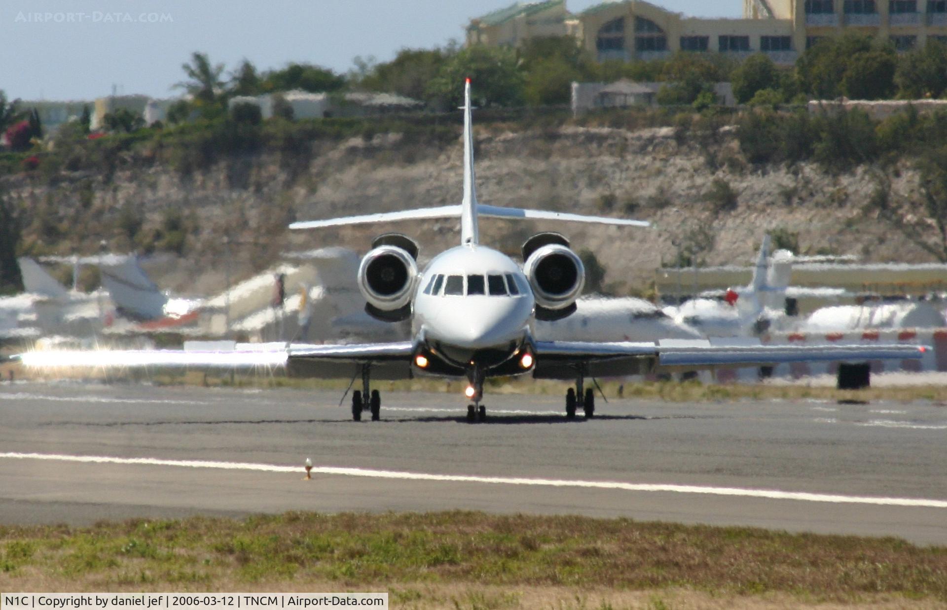 N1C, 1996 Dassault Falcon 2000 C/N 40, Landing 10