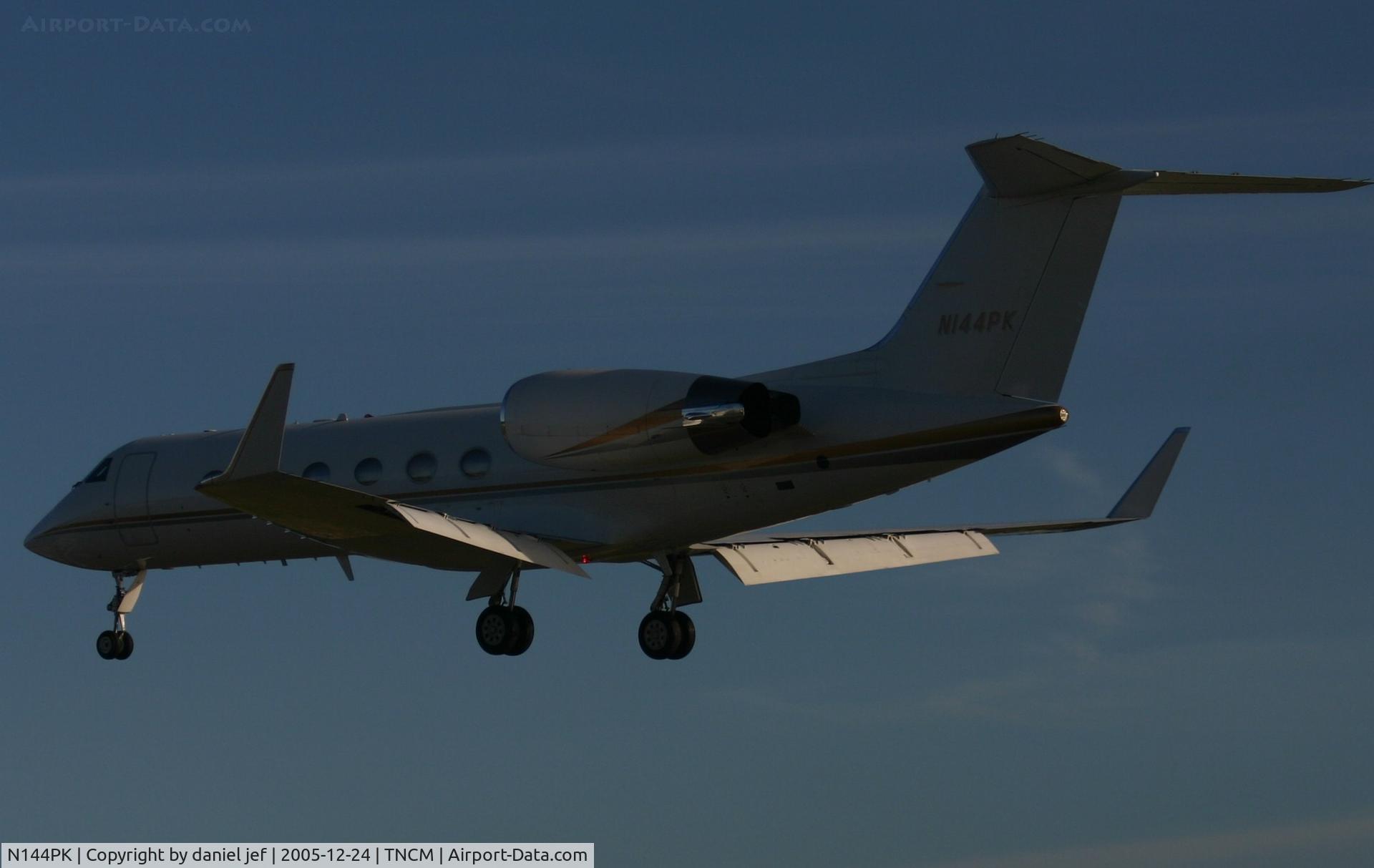 N144PK, 1992 Gulfstream Aerospace G-IV C/N 1210, Landing 10