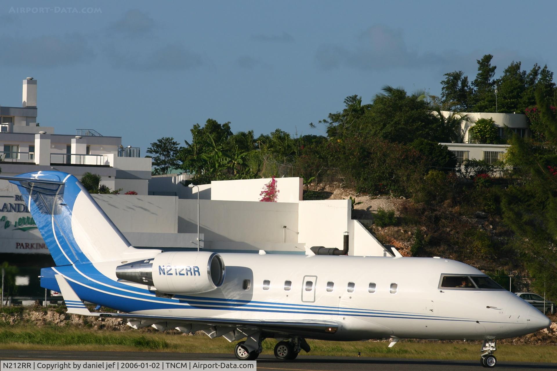 N212RR, 1997 Canadair Challenger 604 (CL-600-2B16) C/N 5336, taking off rn10
