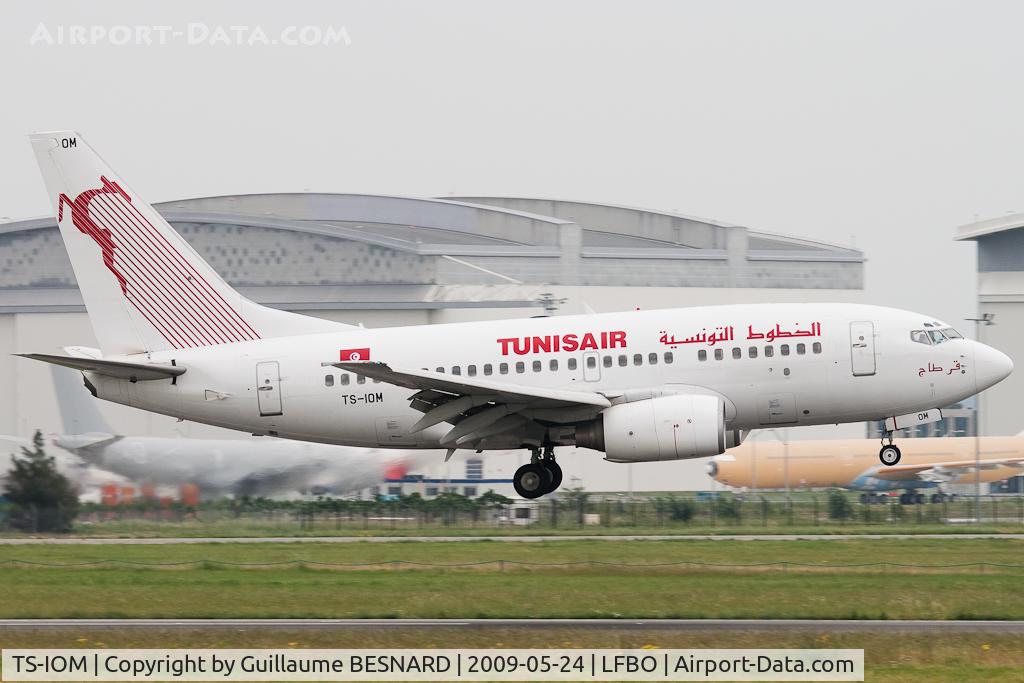 TS-IOM, 1999 Boeing 737-6H3 C/N 29498, Landing 14R