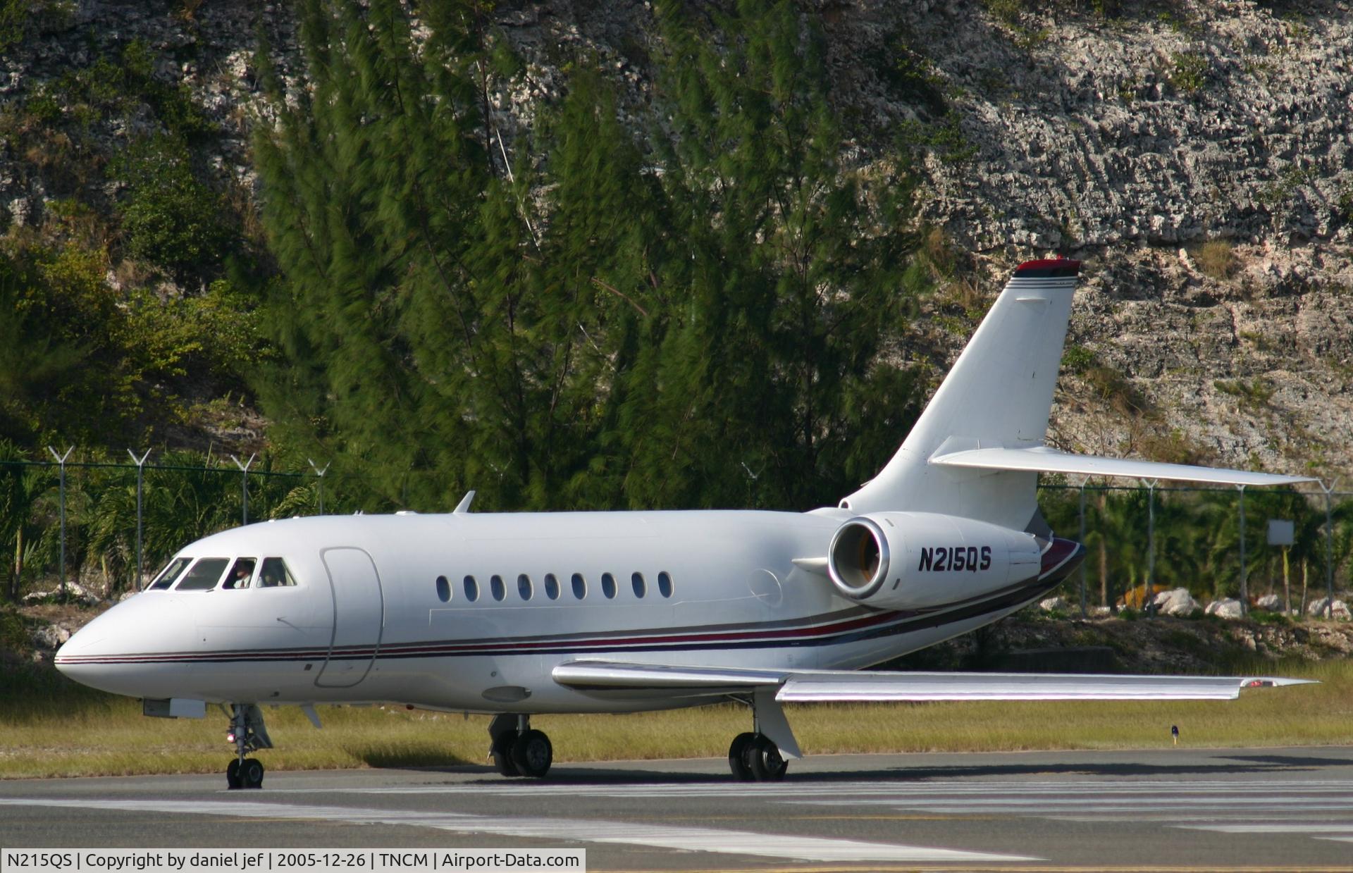 N215QS, 2004 Dassault Falcon 2000 C/N 214, taking off rn10