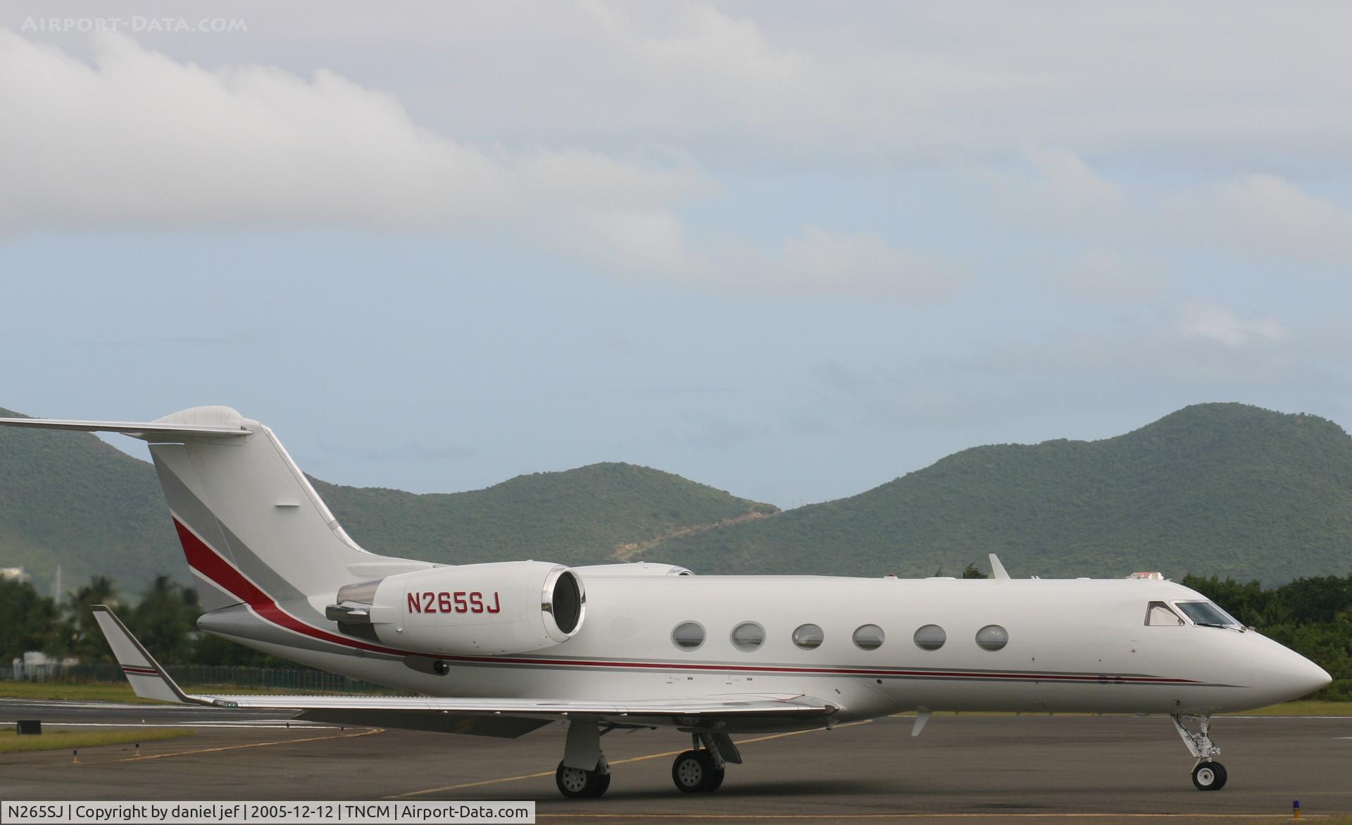 N265SJ, 1998 Gulfstream Aerospace G-IV C/N 1351, taxing runway 10