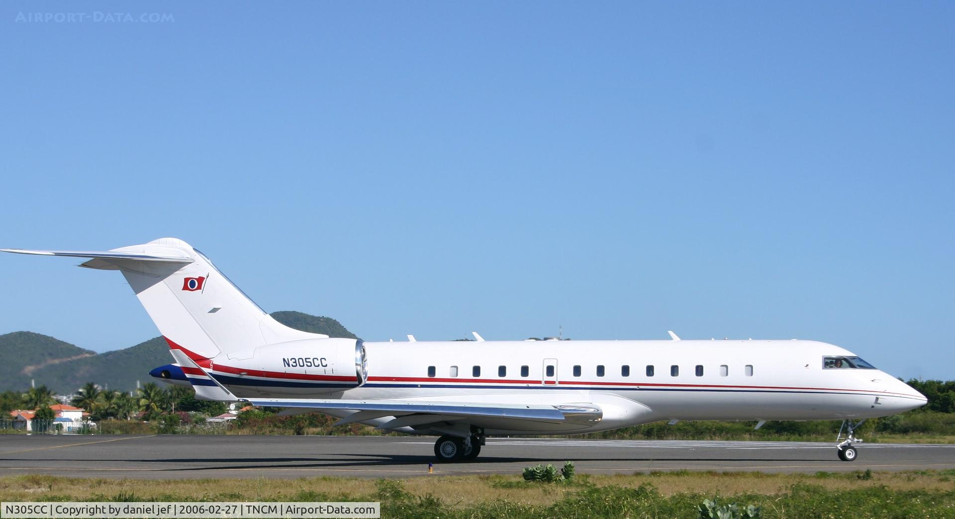N305CC, 1999 Bombardier BD-700-1A10 Global Express C/N 9027, taxing runway 10