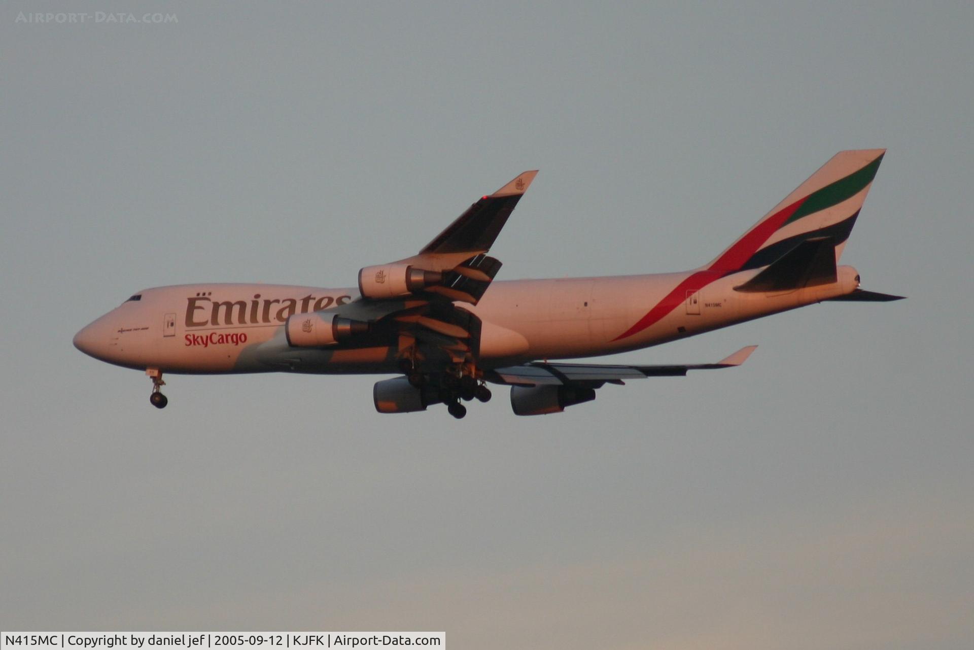 N415MC, 2002 Boeing 747-47UF C/N 32837, Landing