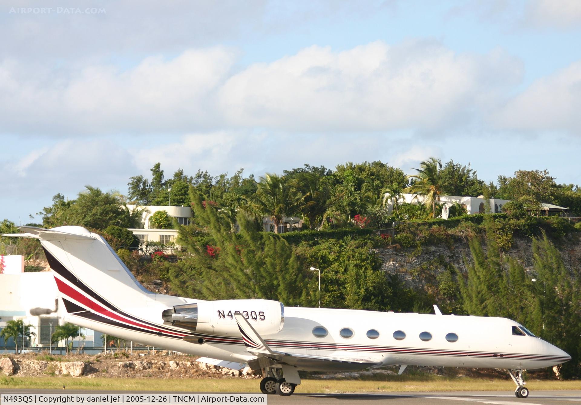 N493QS, 1996 Gulfstream Aerospace G-IV C/N 1293, taking off