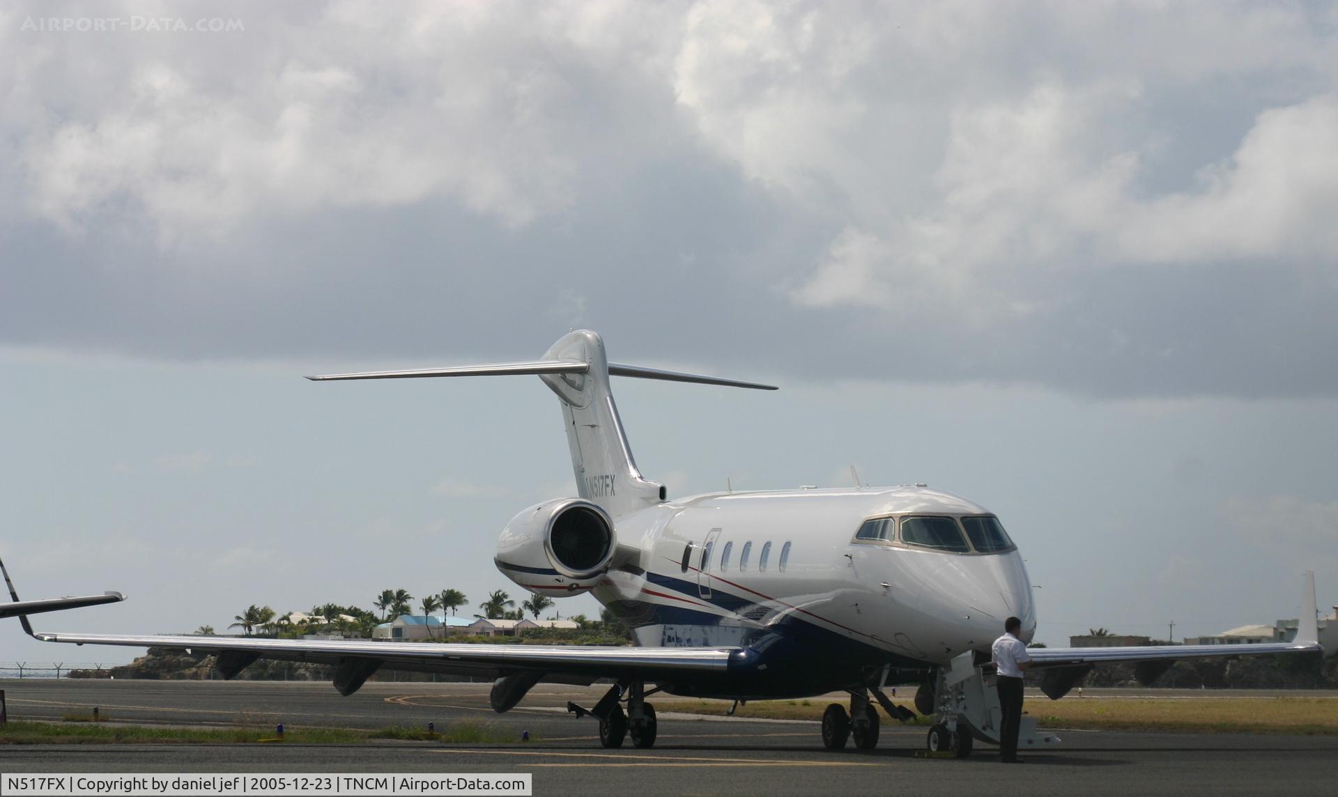 N517FX, 2004 Bombardier Challenger 300 (BD-100-1A10) C/N 20038, park at the ramp