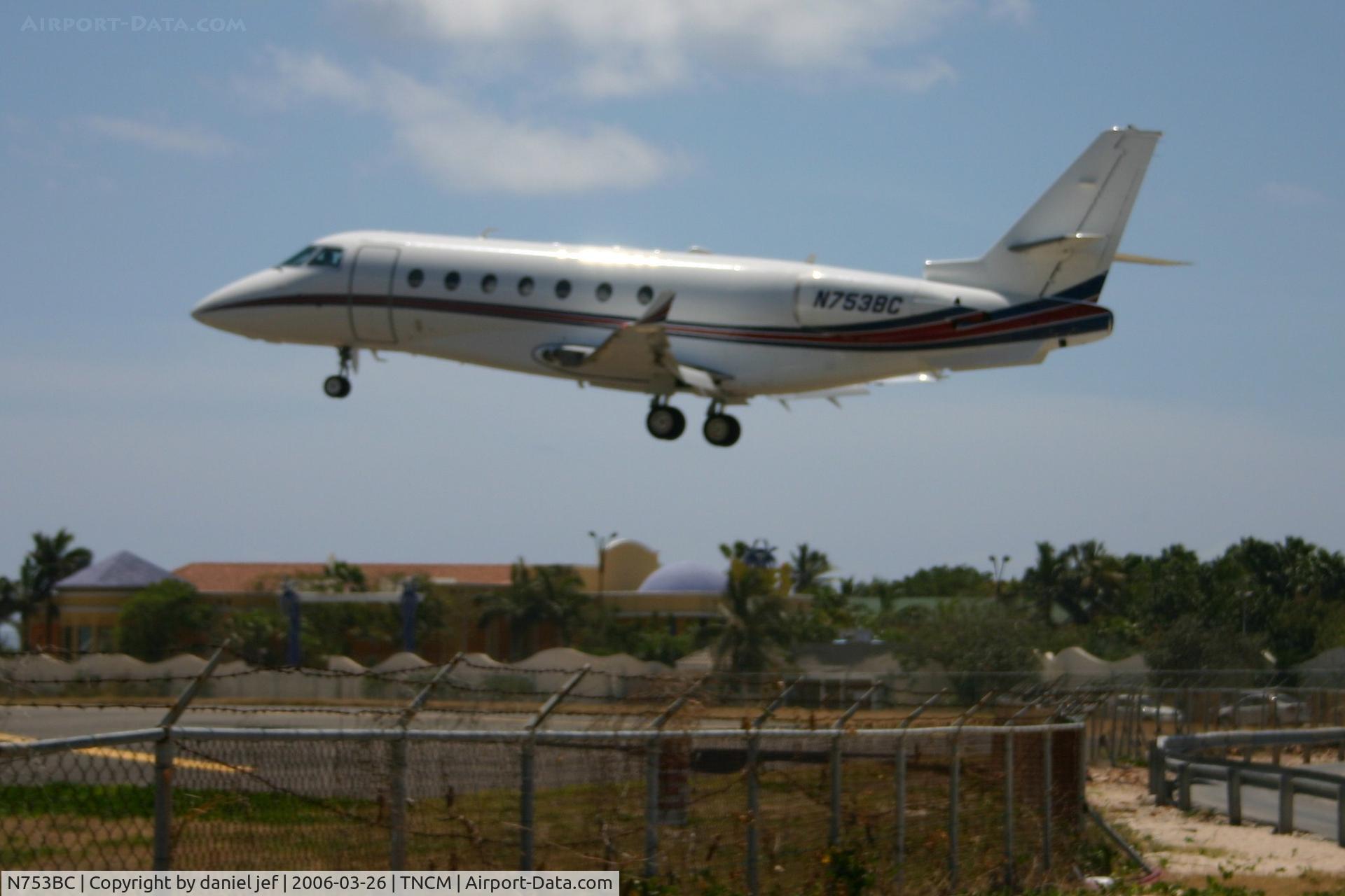 N753BC, 2001 Gulfstream Aerospace Gulfstream 200 C/N 049, Landing 10