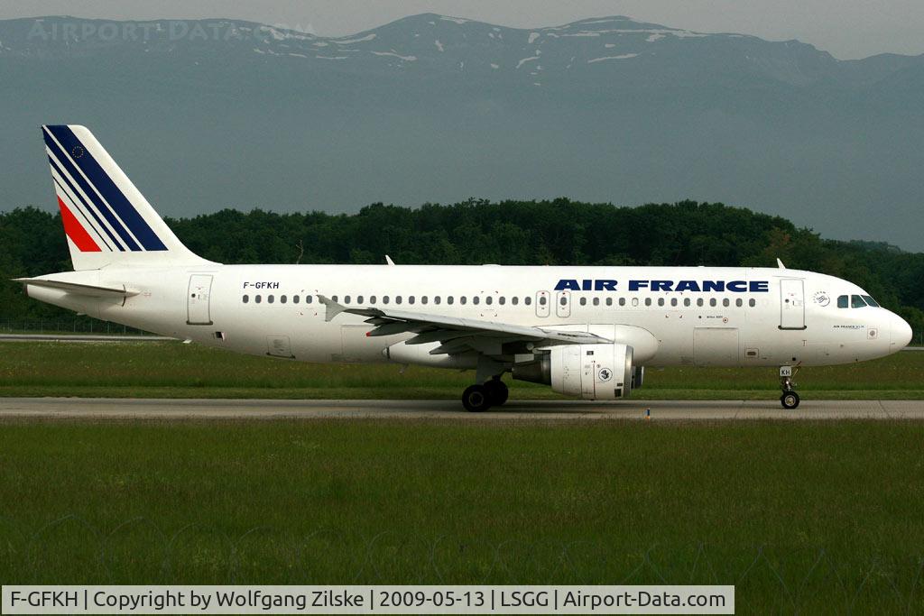 F-GFKH, 1989 Airbus A320-211 C/N 0061, visitor