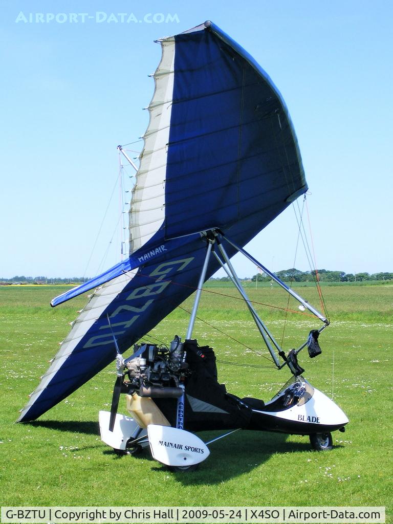 G-BZTU, 2001 Mainair Blade 912 C/N 1272-0201-7-W1066, Ince Blundell Microlight Airfield