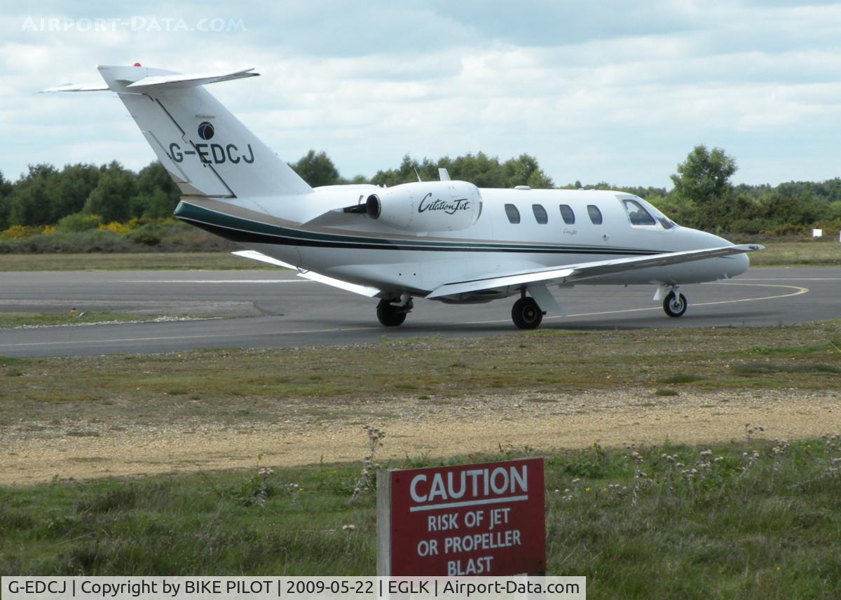 G-EDCJ, 1995 Cessna 525 CitationJet CJ1 C/N 525-0105, ENTERING RWY 25