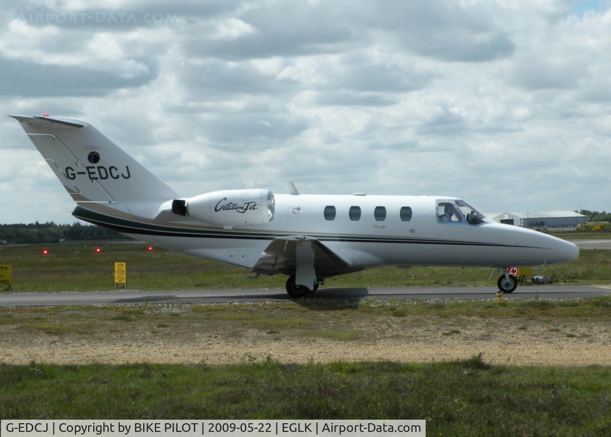 G-EDCJ, 1995 Cessna 525 CitationJet CJ1 C/N 525-0105, TAXYING TO RWY 25