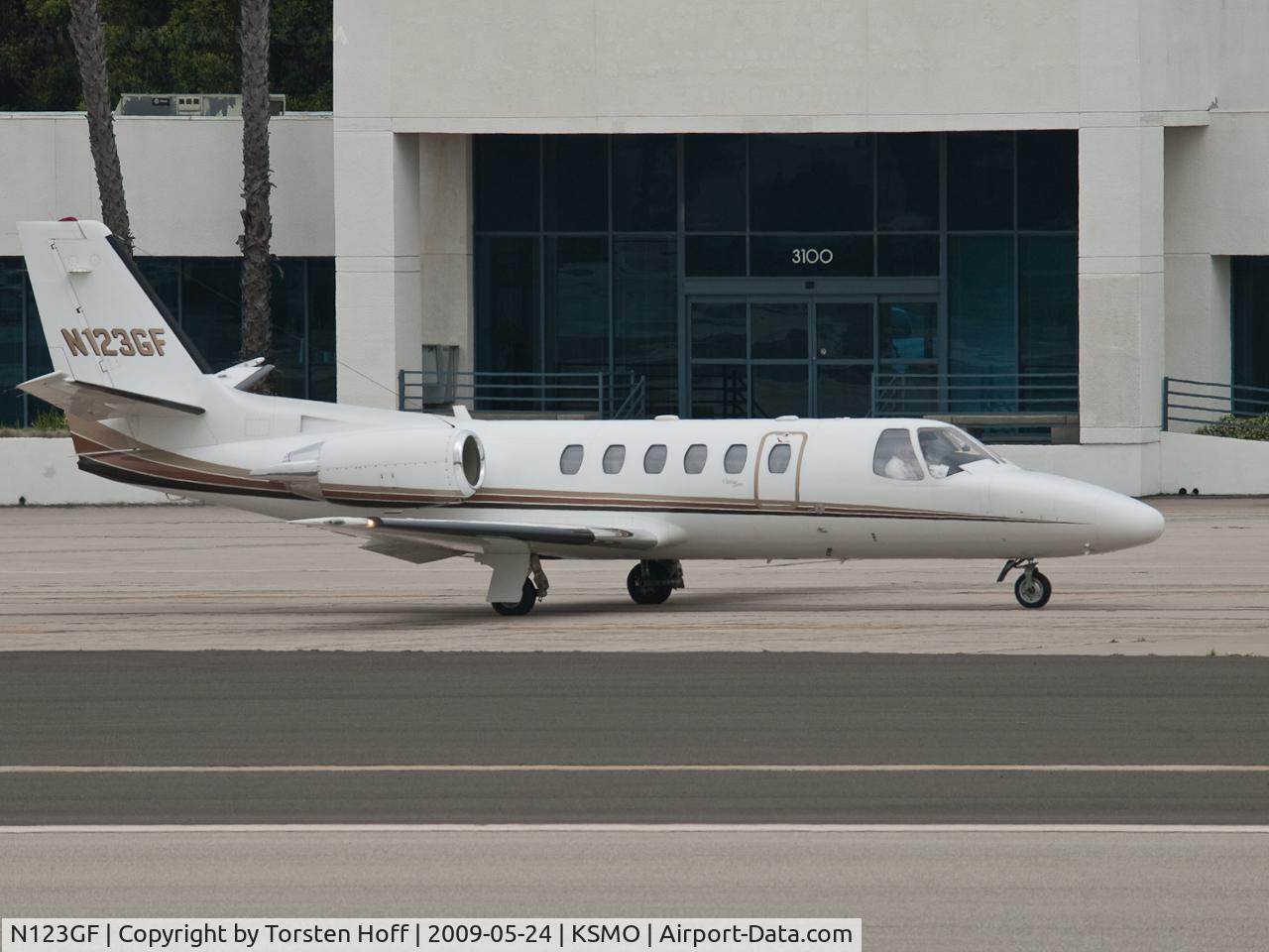 N123GF, 1997 Cessna 550 Citation Bravo C/N 550-0817, N123GF taxiing