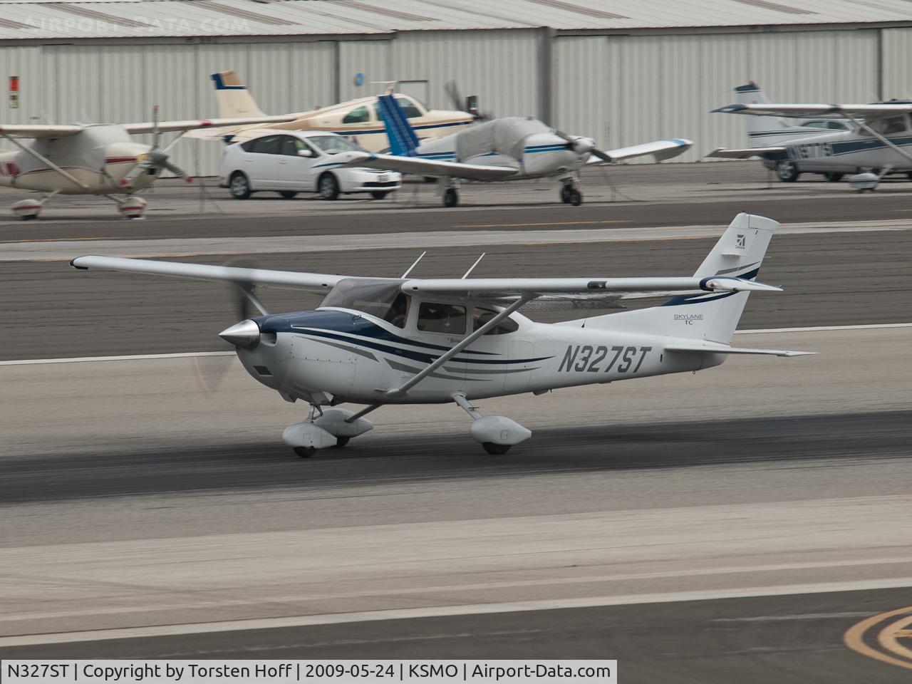 N327ST, 2005 Cessna T182T Turbo Skylane C/N T18208447, N327ST departing from RWY 21