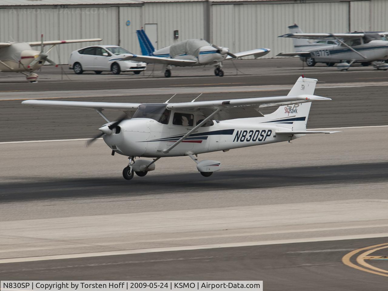 N830SP, 2001 Cessna 172S C/N 172S8745, N830SP arriving on RWY 21