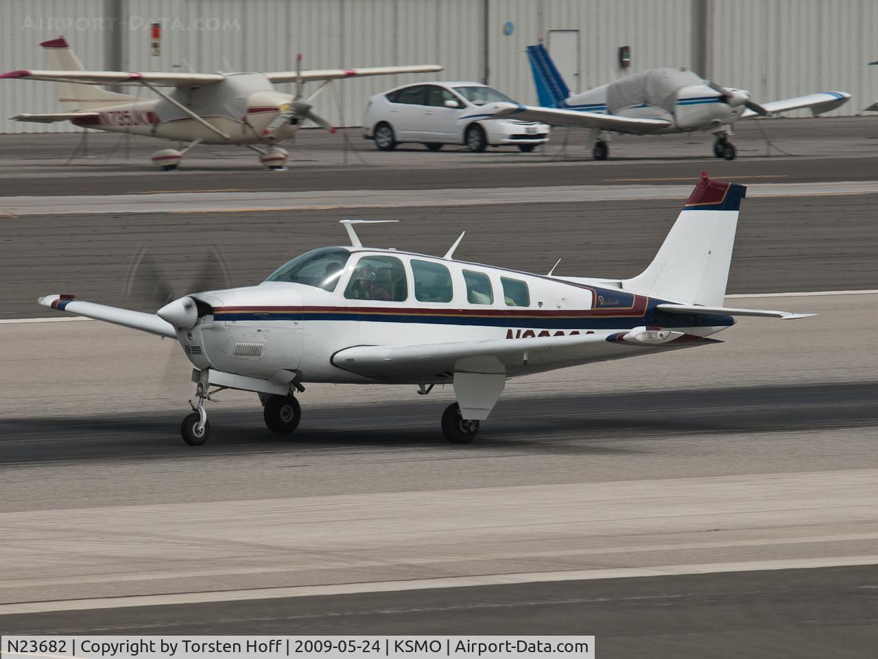 N23682, 1978 Beech A36 Bonanza 36 C/N E-1205, N23682 departing from RWY 21