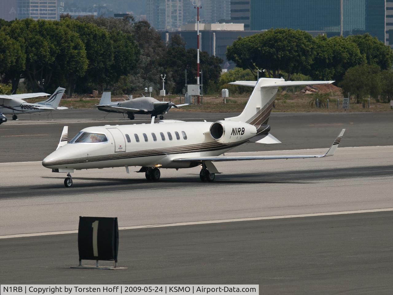 N1RB, 2000 Learjet 45 C/N 119, N1RB departing from RWY 21