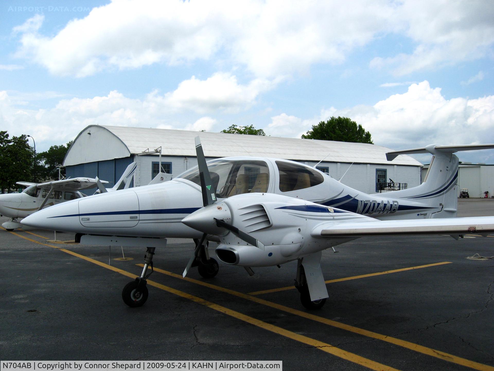 N704AB, 2006 Diamond DA-42 Twin Star C/N 42.091, Diamond 42