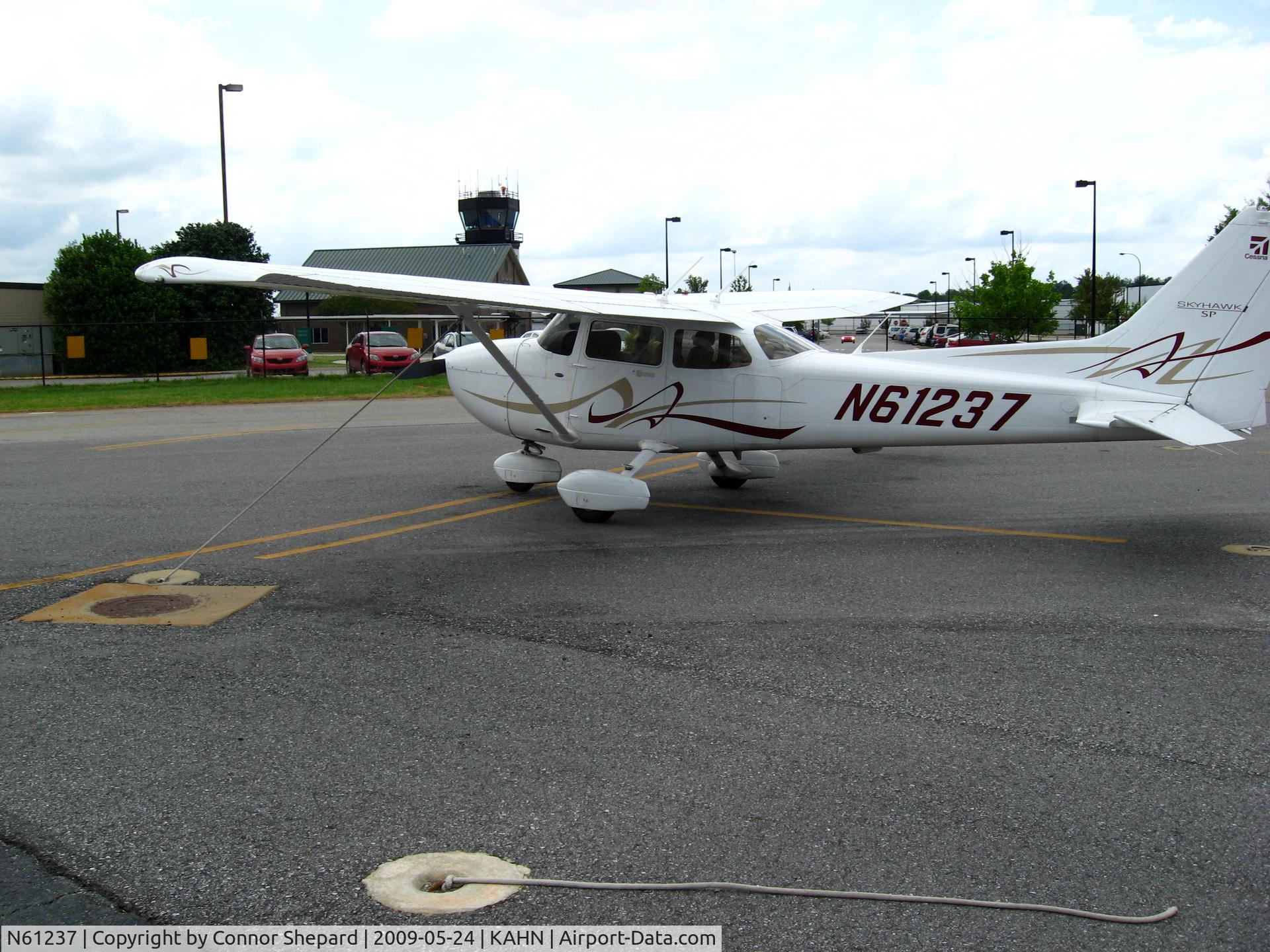 N61237, 2008 Cessna 172S C/N 172S10674, C172