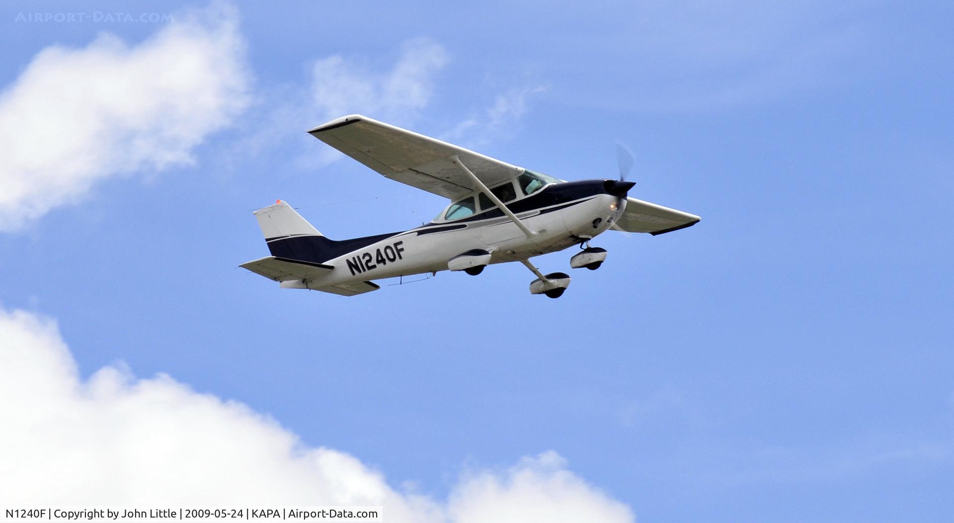 N1240F, 1979 Cessna 172N C/N 17272981, Touch and go's
