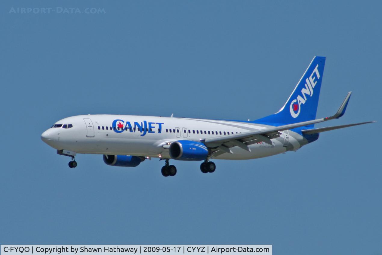 C-FYQO, 2002 Boeing 737-8AS C/N 29934, Landing Runway 15L