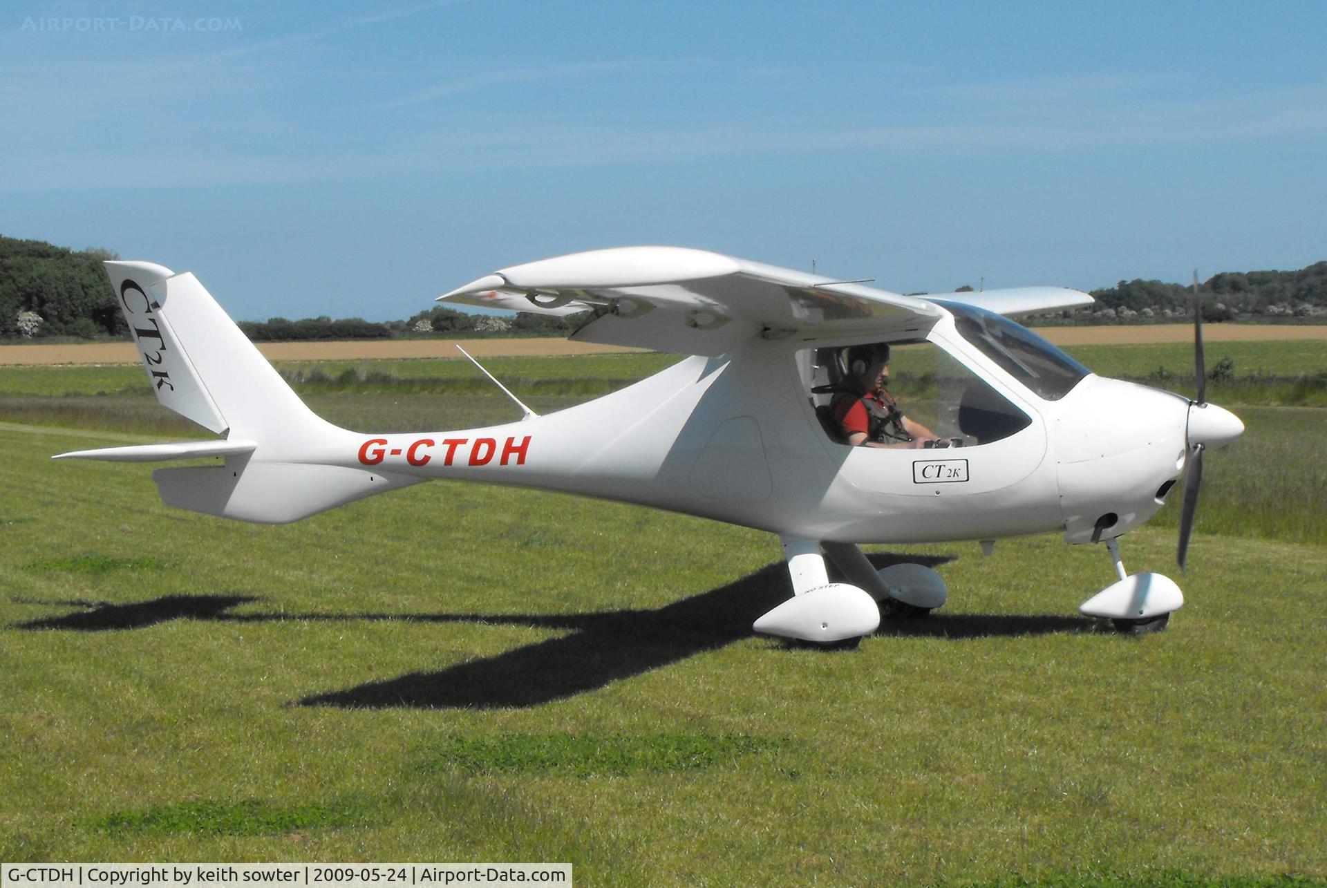 G-CTDH, 2003 Flight Design CT2K C/N 7939, Visitor at Northrepps