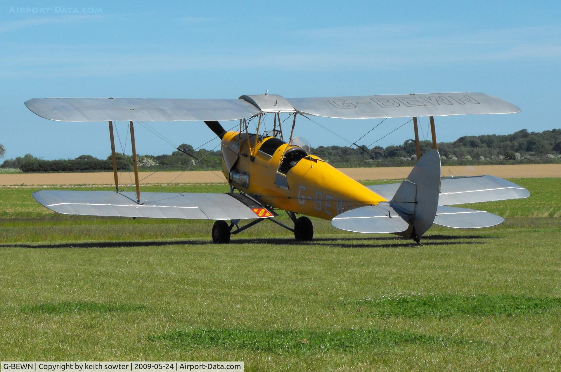 G-BEWN, 1941 De Havilland Australia DH-82A Tiger Moth C/N DHA952, Visitor at Northrepps