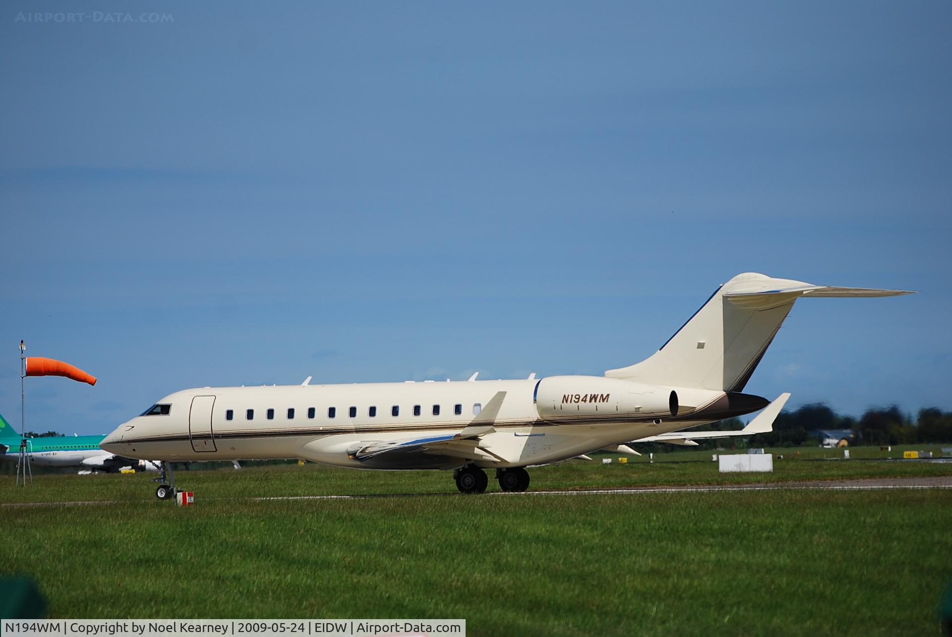 N194WM, 2008 Bombardier BD-700-1A10 Global Express C/N 9277, Departing RWY28 at Dublin