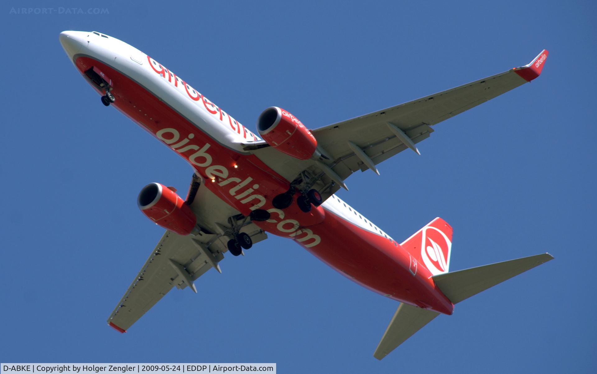 D-ABKE, 2009 Boeing 737-86J C/N 37743, This pretty new Boeing 737-86J/W on flight AB 5073 from Faro (Portugal) in blue sky above LEJ