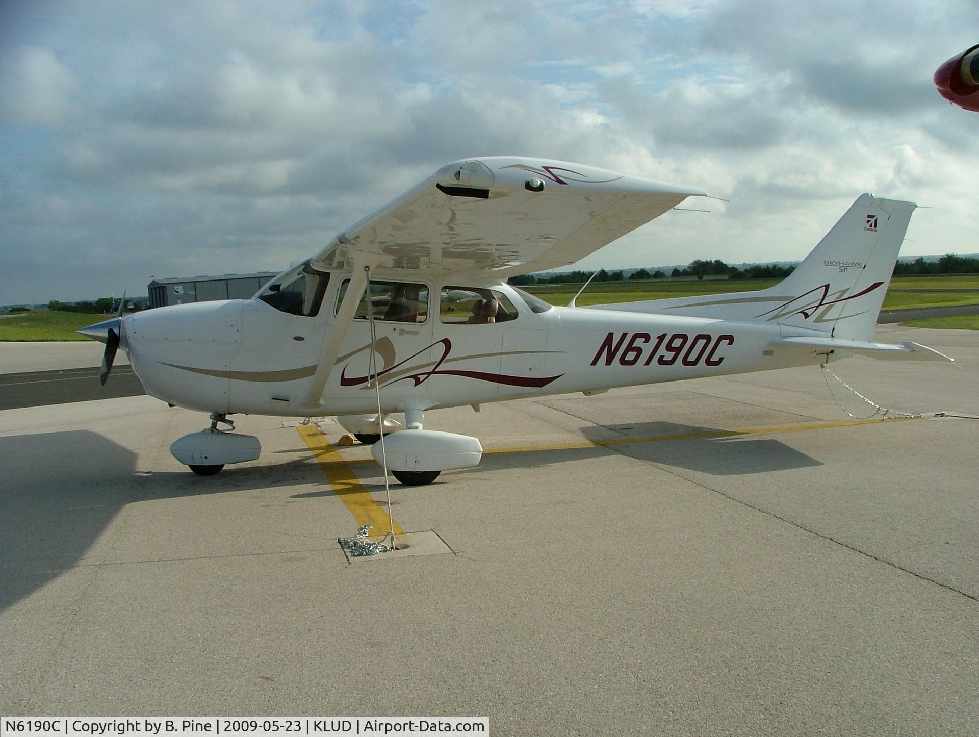 N6190C, 2008 Cessna 172S C/N 172S10741, Cessna 172S parked at Decatur Airport