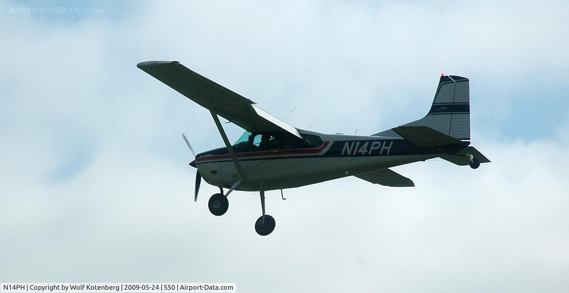 N14PH, 1981 Cessna A185F Skywagon 185 C/N 18504323, seconds from touchdown