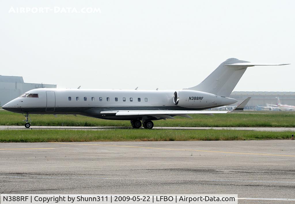 N388RF, 2005 Bombardier BD-700-1A10 Global 5000 C/N 9154, Taxiing holding point rwy 14L for departure to Australia...