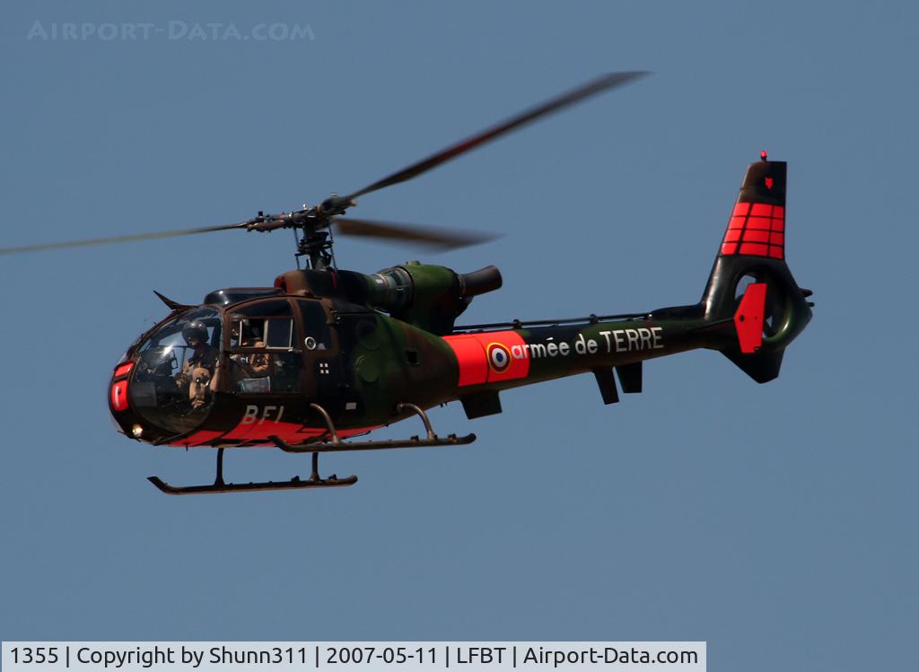 1355, Aérospatiale SA-341F Gazelle C/N 1355, Passing over rwy 20 for an exercice flight