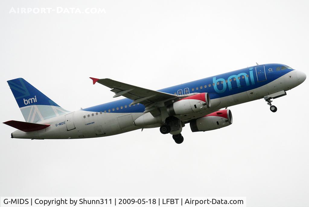 G-MIDS, 2001 Airbus A320-232 C/N 1424, Take off rwy 02