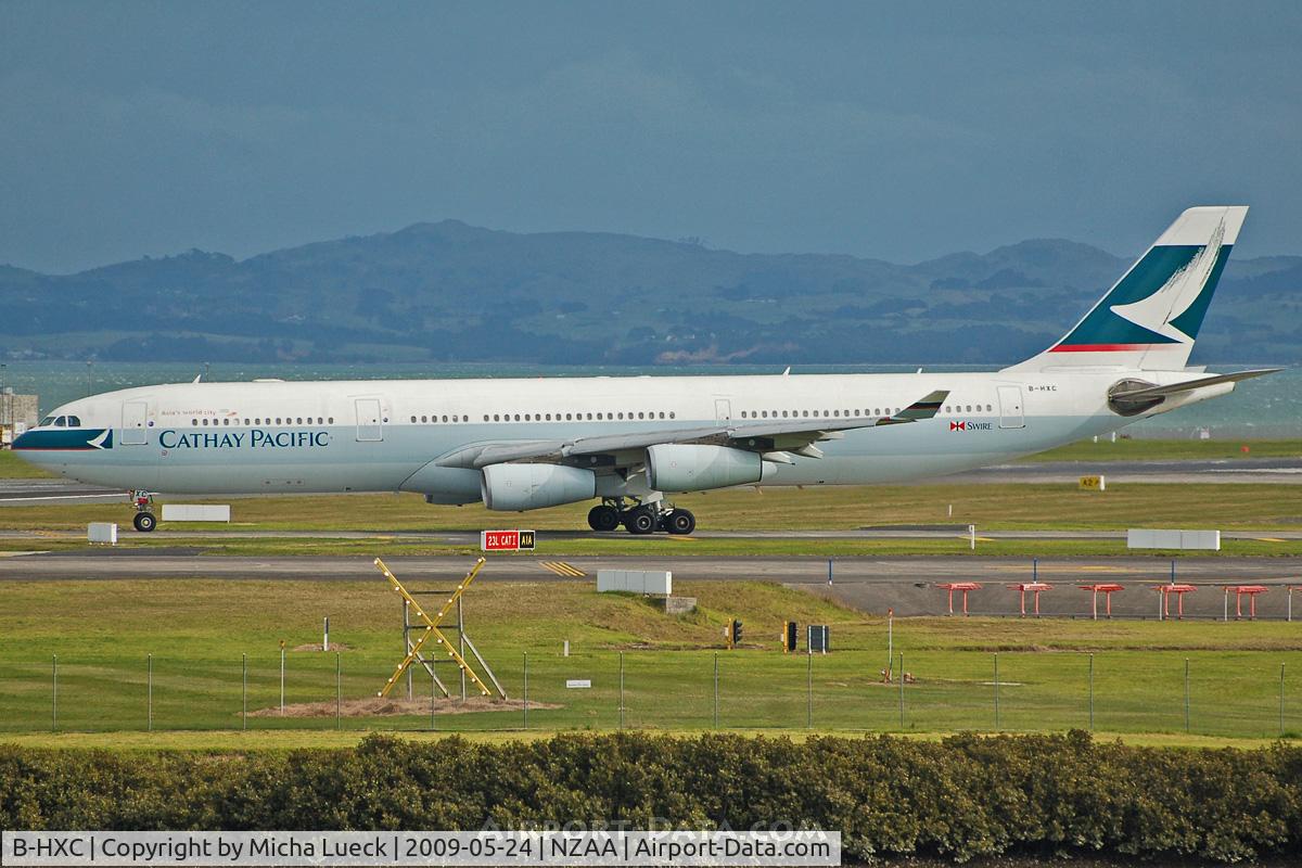 B-HXC, Airbus A340-313 C/N 142, Turning onto the runway
