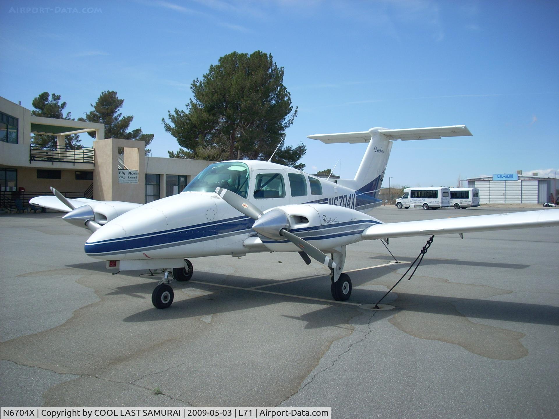N6704X, 1979 Beech 76 Duchess C/N ME-291, 04X in front of Cal City Airport Cafe