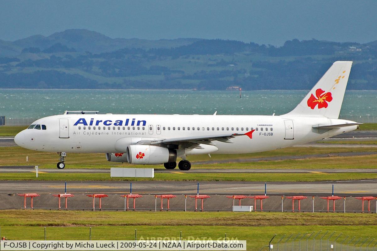 F-OJSB, Airbus A320-232 C/N 2152, Turning onto the runway