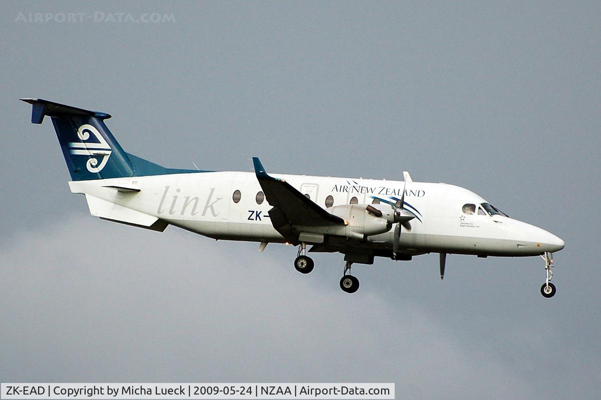 ZK-EAD, 2001 Beech 1900D C/N UE-427, On finals