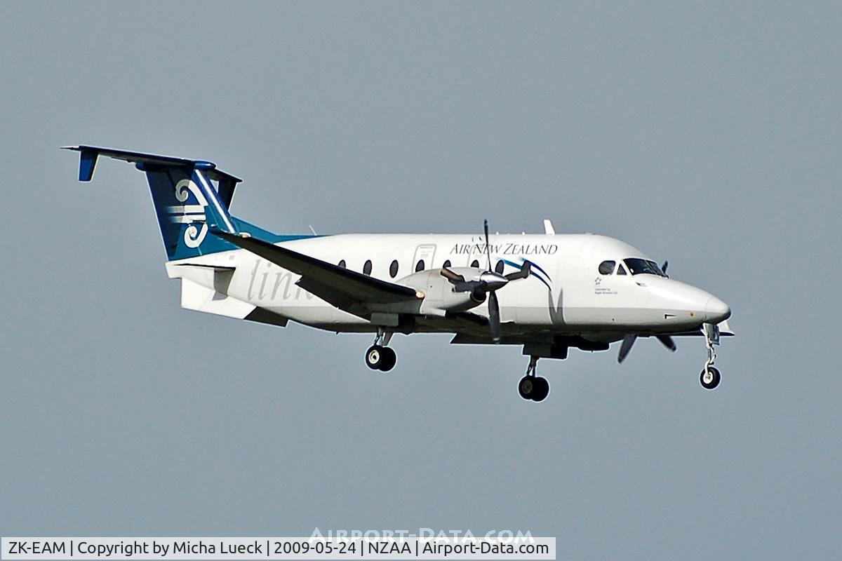 ZK-EAM, 2002 Beech 1900D C/N UE-436, On finals
