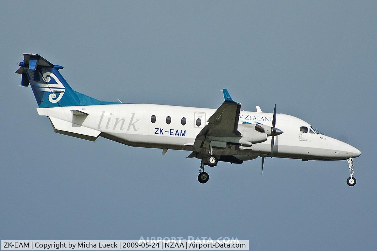 ZK-EAM, 2002 Beech 1900D C/N UE-436, On finals