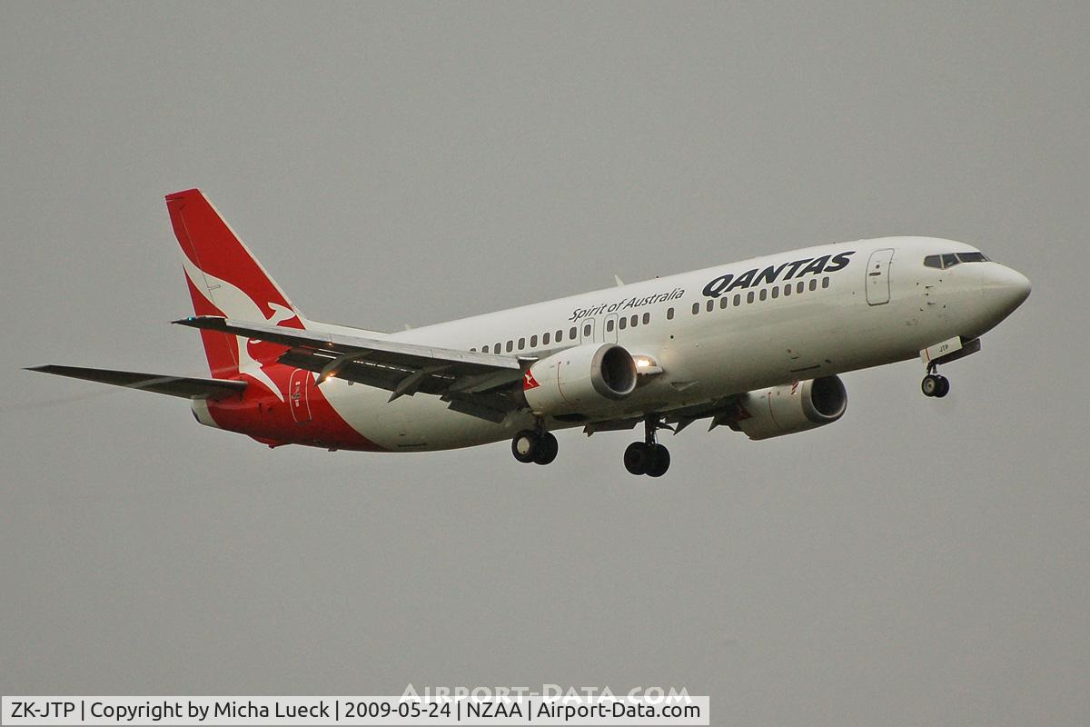 ZK-JTP, 1992 Boeing 737-476 C/N 24441, On finals in the rain
