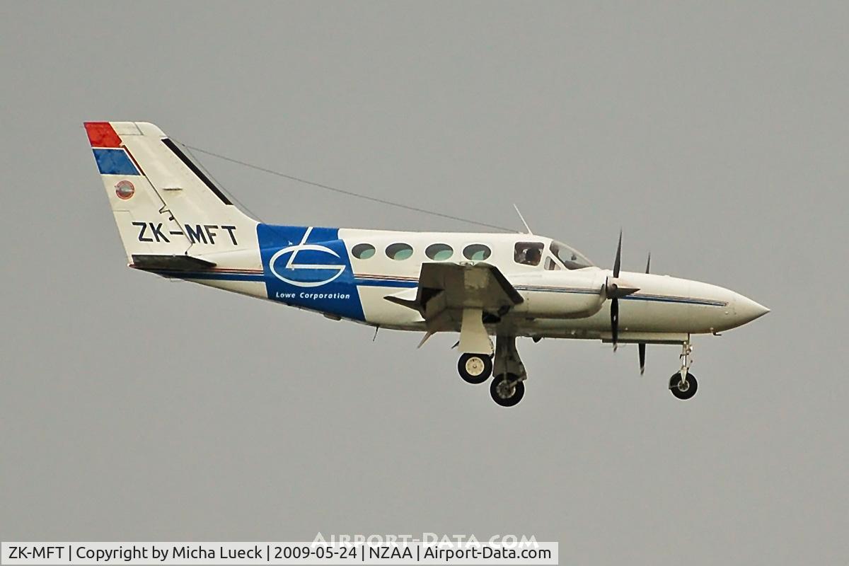 ZK-MFT, Cessna 421C Golden Eagle C/N 421C-0886, On finals in the rain